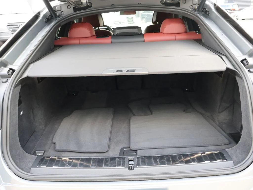 Used 2026 Gray BMW M60i image 17