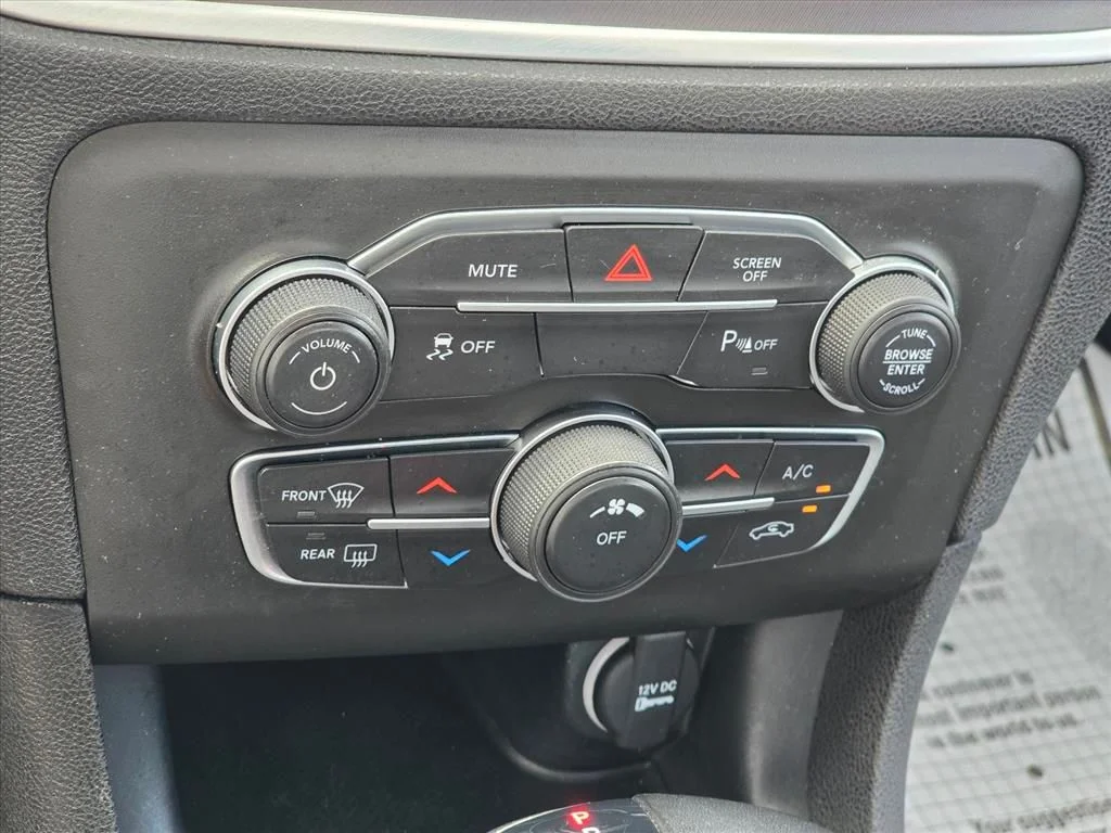 Used 2022 Black Dodge SXT image 18