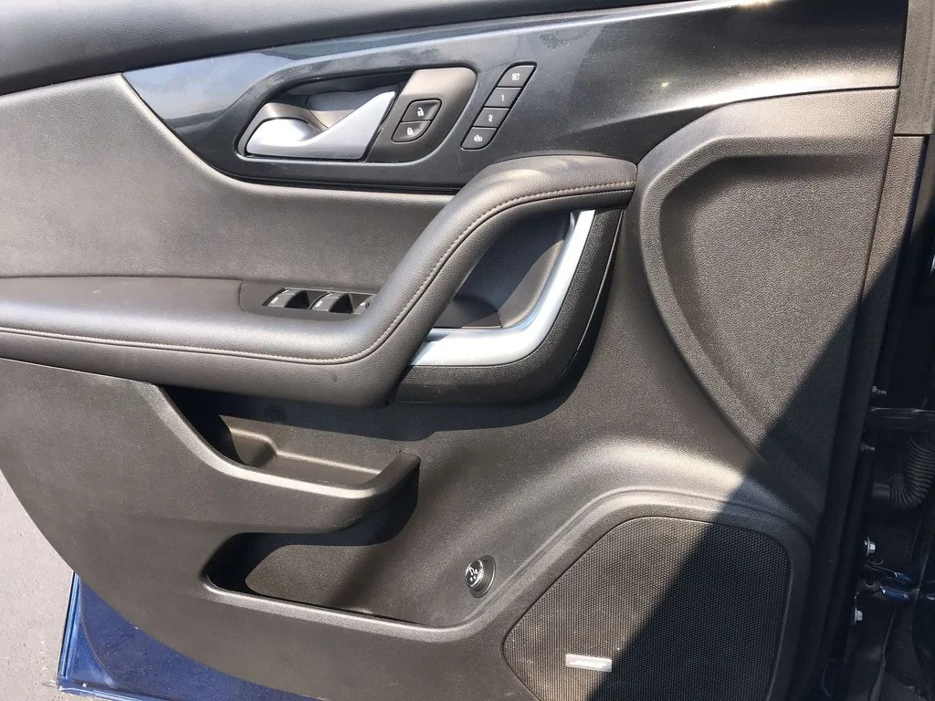 Used 2022 Blue Chevrolet Premier image 13