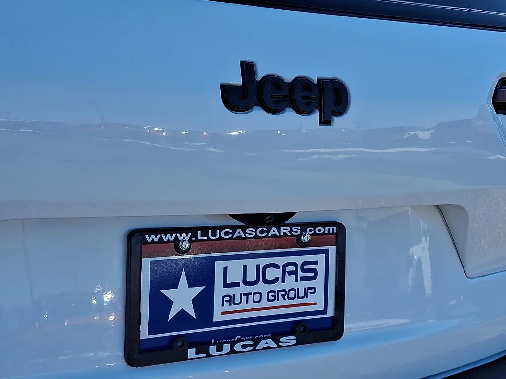 Used 2024 White Jeep Altitude image 32