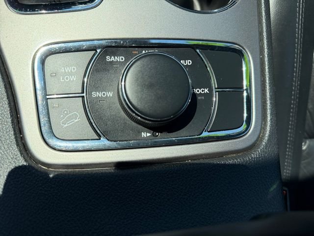 Used 2020 Silver Jeep Limited image 20