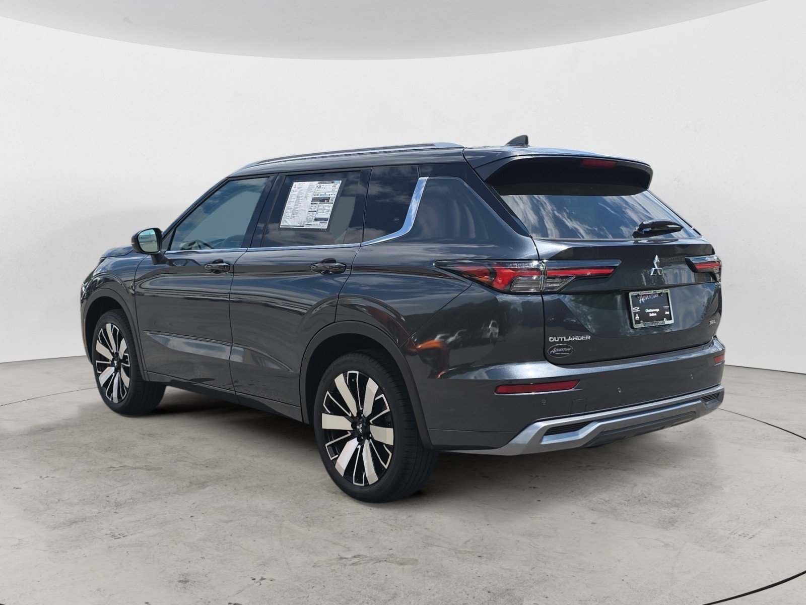 New 2025 Graphite Gray Mitsubishi SEL image 4
