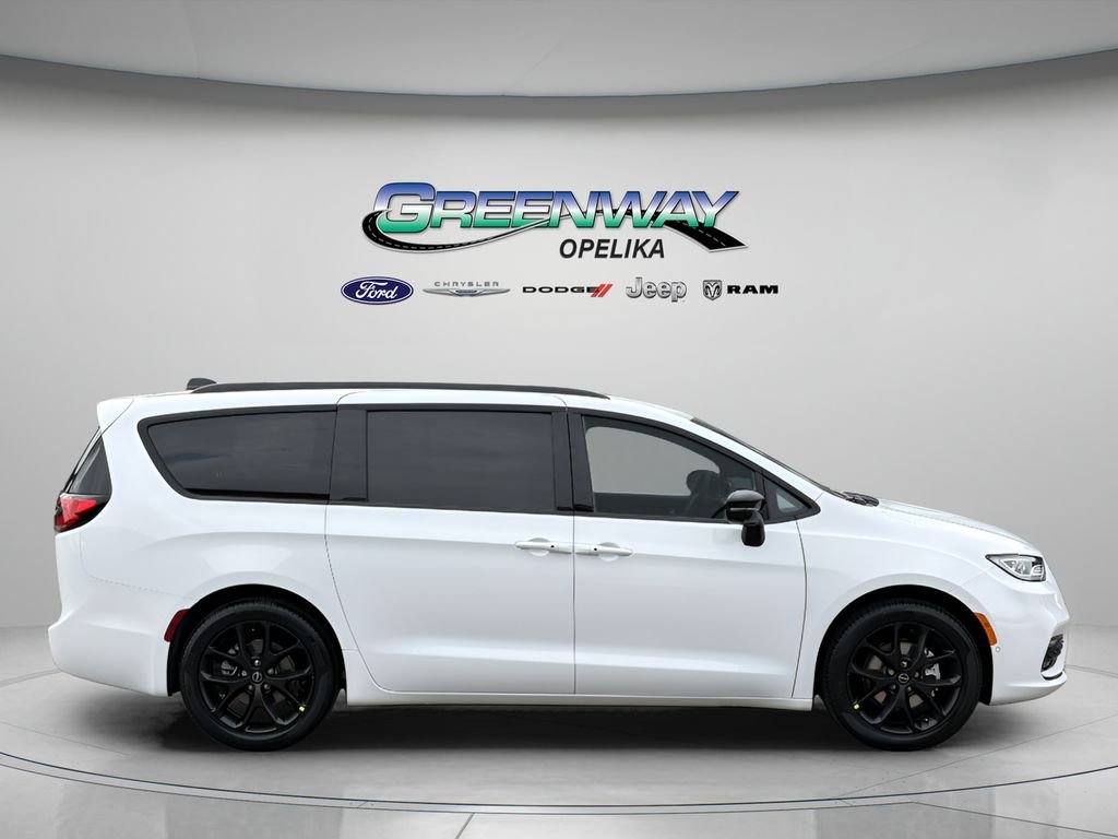 New 2026 White Chrysler Select image 8