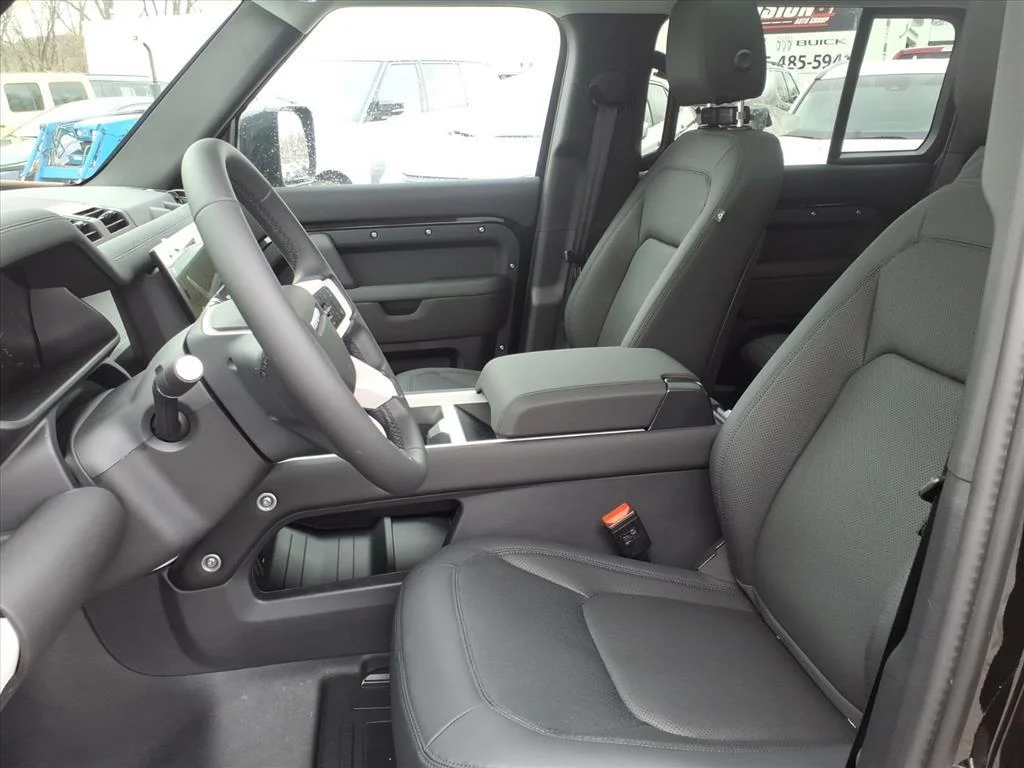 New 2026 Santorini Black LAND ROVER S image 9