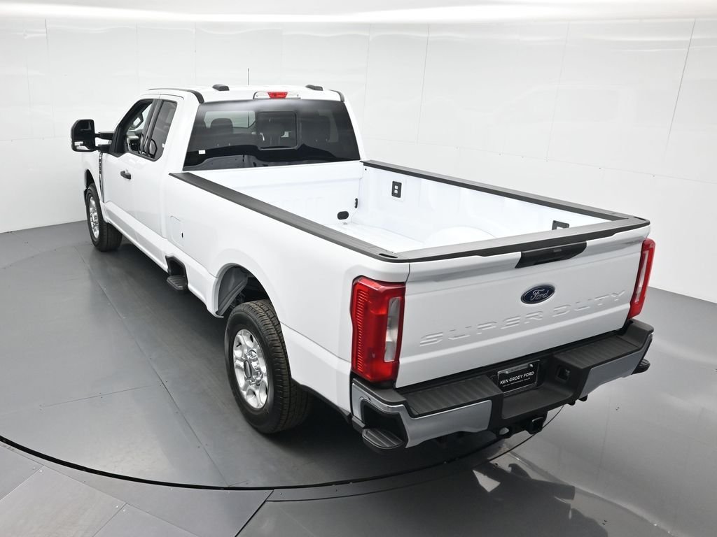 New 2026 Oxford White Ford XLT image 38