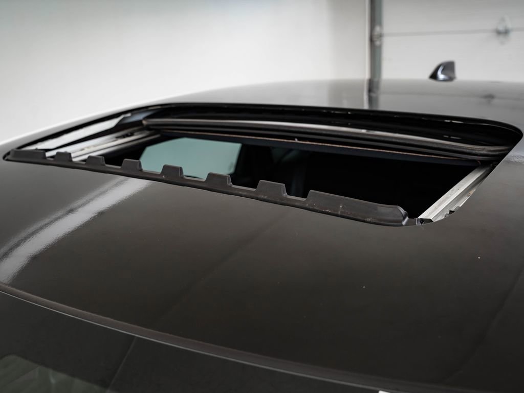 Used 2023 Platinum White Pearl Honda Si image 14