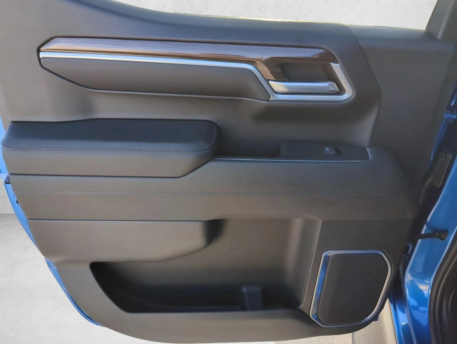 Used 2022 Glacier Blue Metallic Chevrolet RST image 8