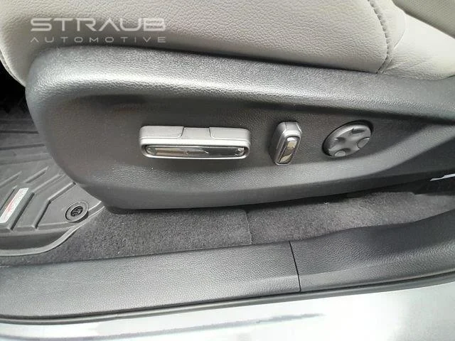 Used 2022 Lunar Silver Metallic Honda TOURING AWD image 38