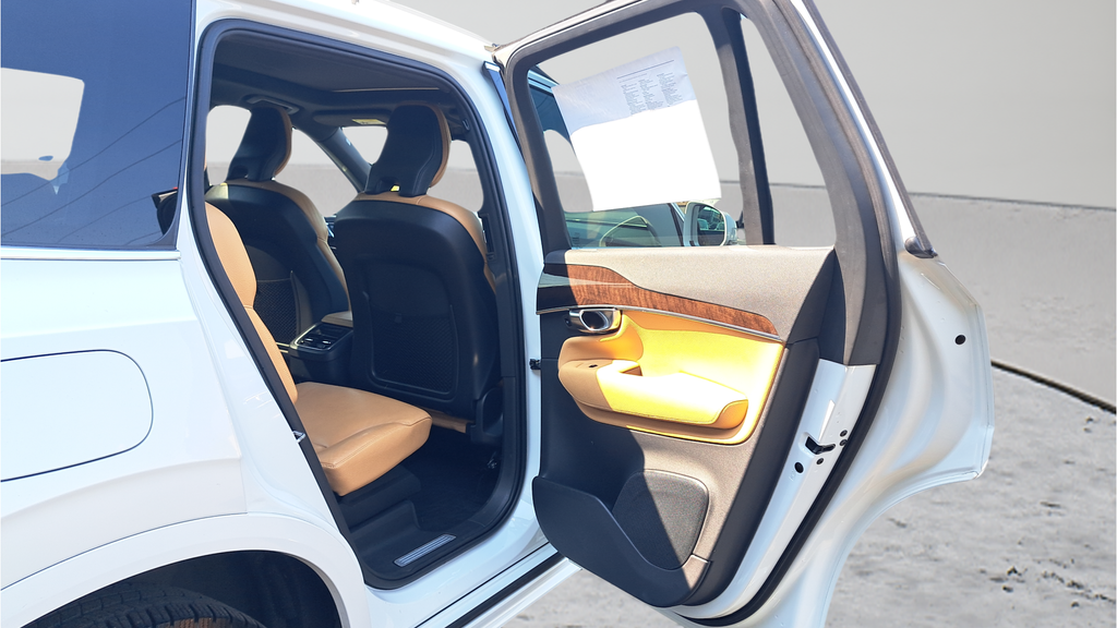 Used 2019 White Volvo T6 Momentum image 13