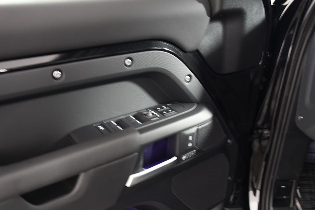New 2026 Santorini Blk Land Rover X-Dynamic SE image 15