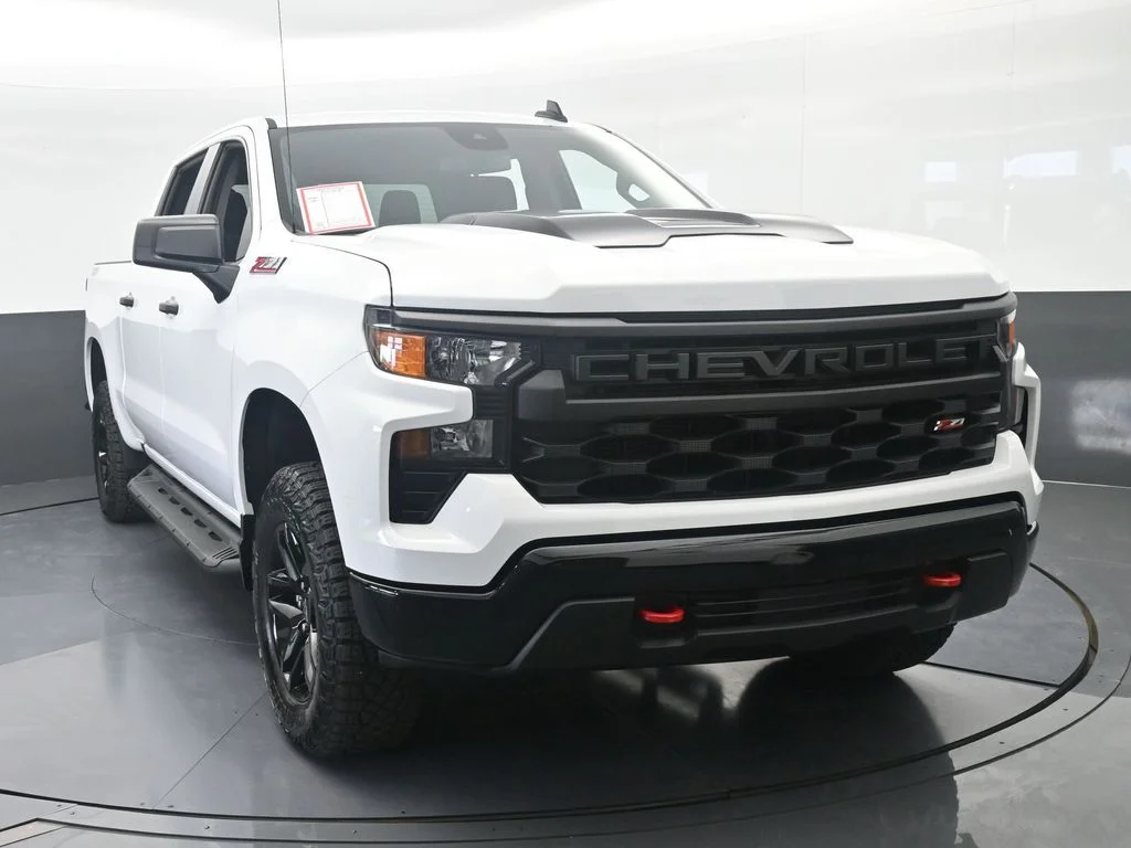 Used 2024 Summit White Chevrolet Custom Trail Boss image 8
