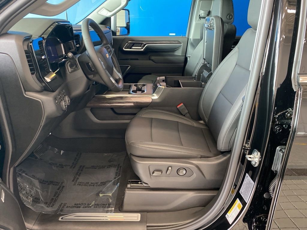 2026 Chevrolet Silverado 3500 HD LTZ - Photo 9