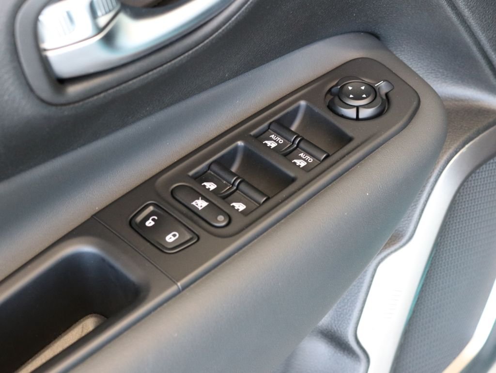 Used 2022 Teal Jeep Limited image 21