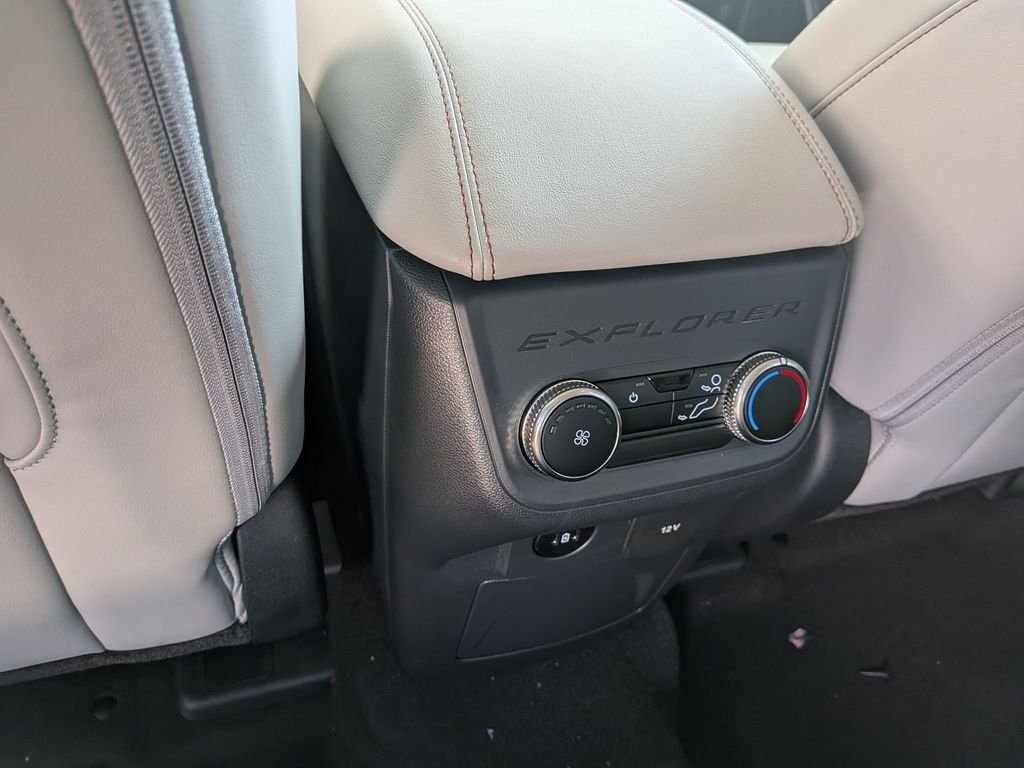 New 2026 Space White Metallic Ford Active image 37