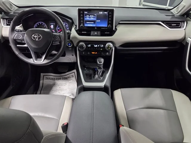 Used 2021 Silver Toyota XLE Premium image 8
