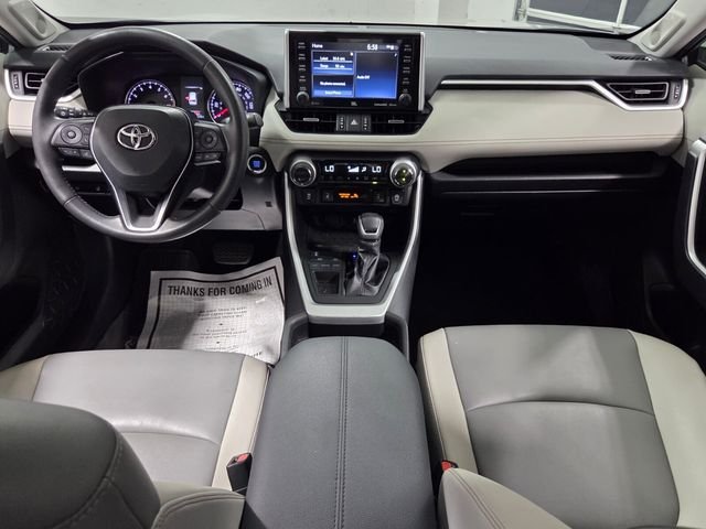 Used 2021 Silver Toyota XLE Premium image 8