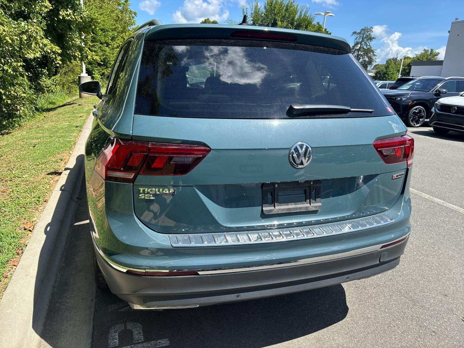Used 2020 Silk Blue Metallic Volkswagen SEL image 4