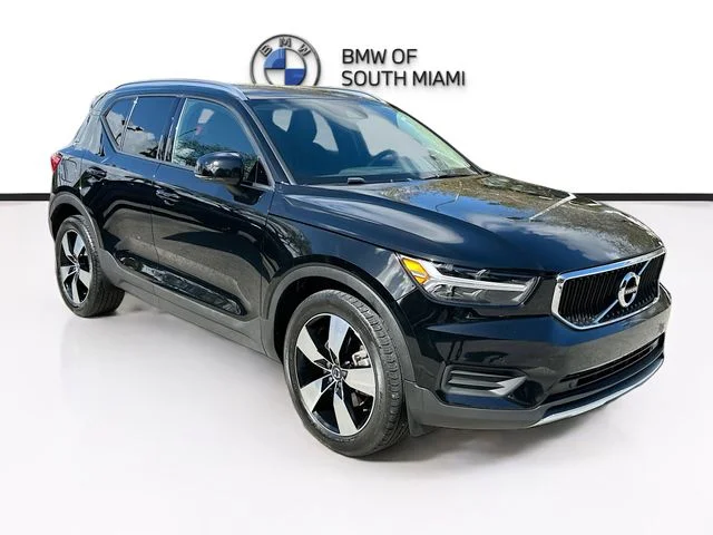 2020 Volvo XC40 Momentum