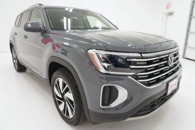 New 2026 Pure Gray Volkswagen 2.0T SEL image 3