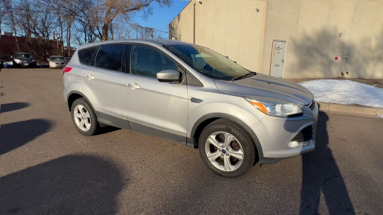 2016 Ford Escape SE Sport photo 2