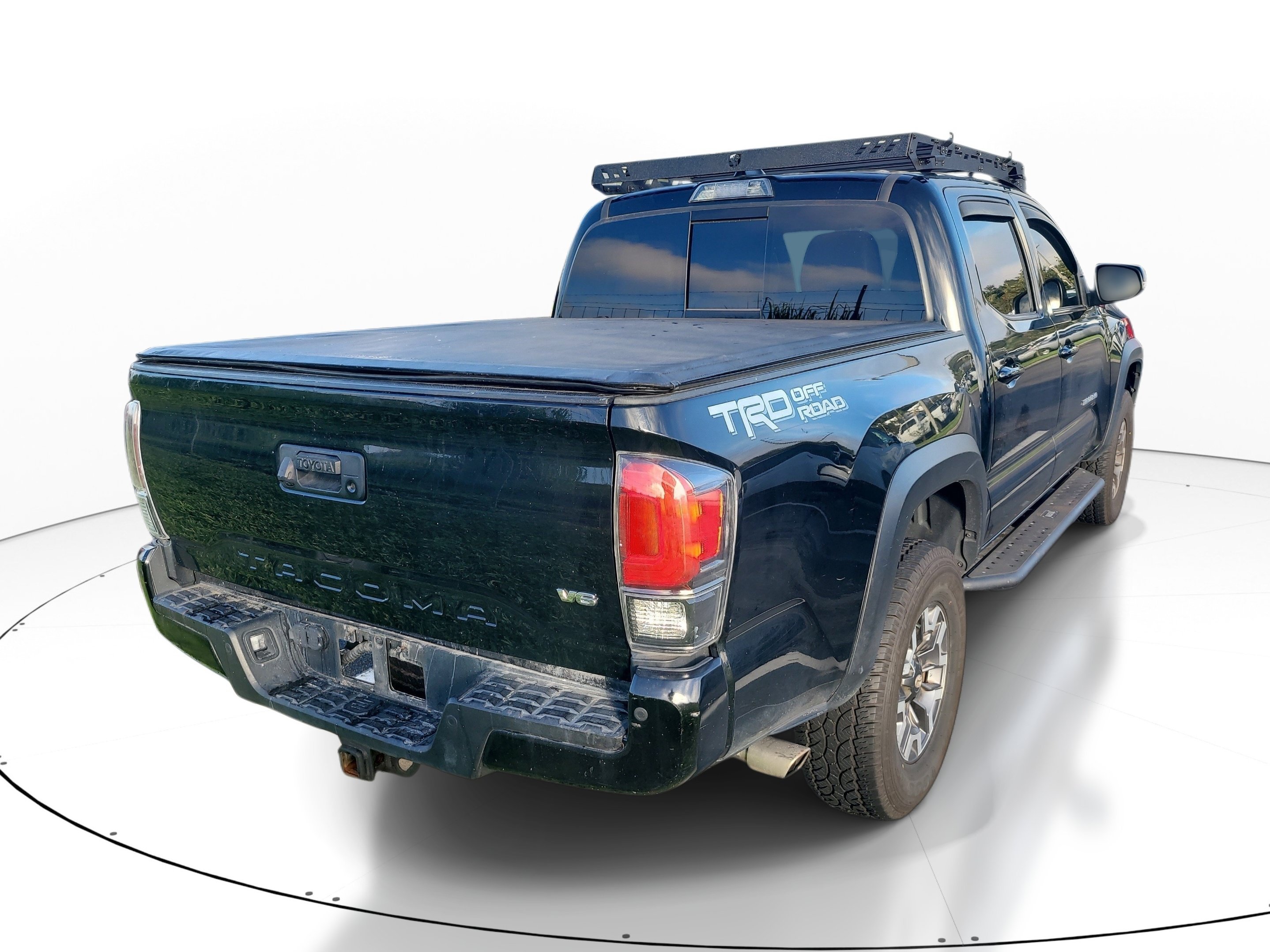 Used 2022 Midnight Black Metallic Toyota SR5 image 3