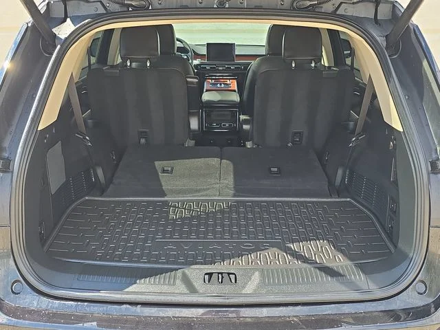 Used 2023 Black Lincoln Reserve image 34