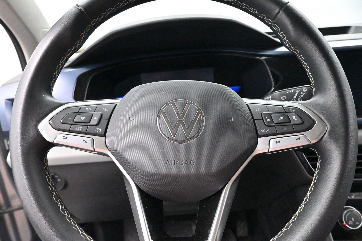 Used 2023 Pyrite Silver Metallic Volkswagen SE image 17