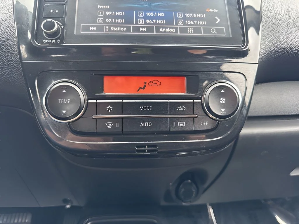 Used 2024 Silver Mitsubishi ES image 18