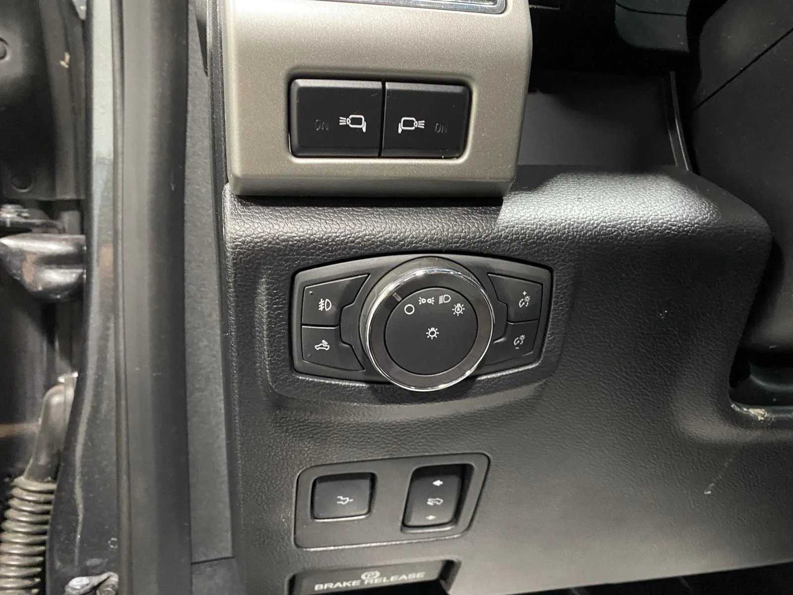 Used 2019 Magnetic Ford LARIAT image 28