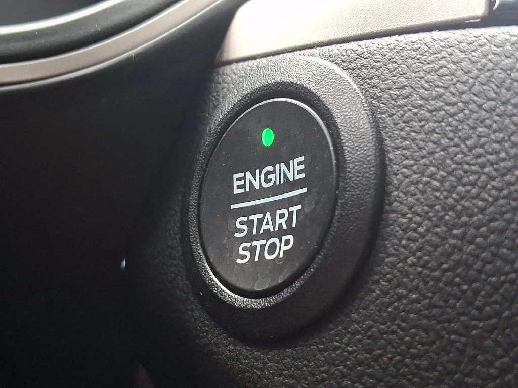 Used 2022 Gray Ford SE image 24