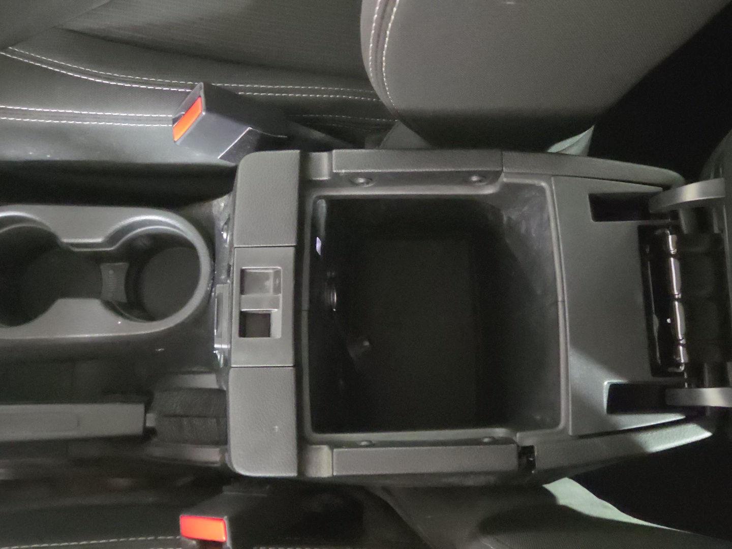 Used 2014 Copperhead Pearlcoat Jeep Sahara image 17