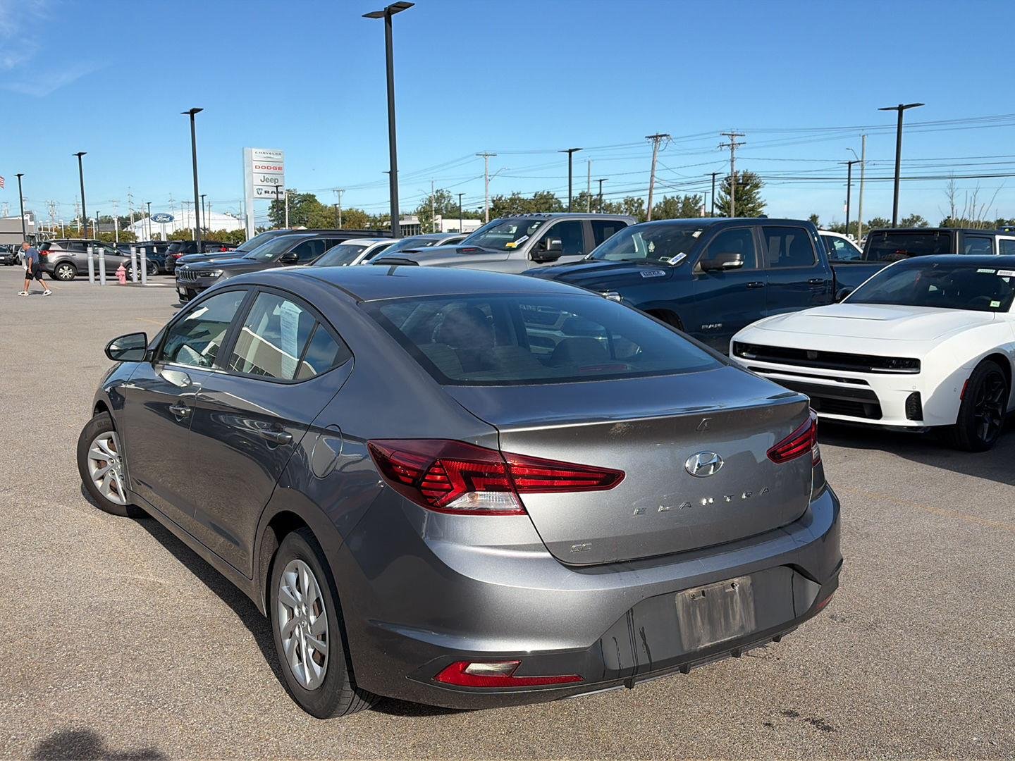 Used 2019 Machine Gray Hyundai SE image 3