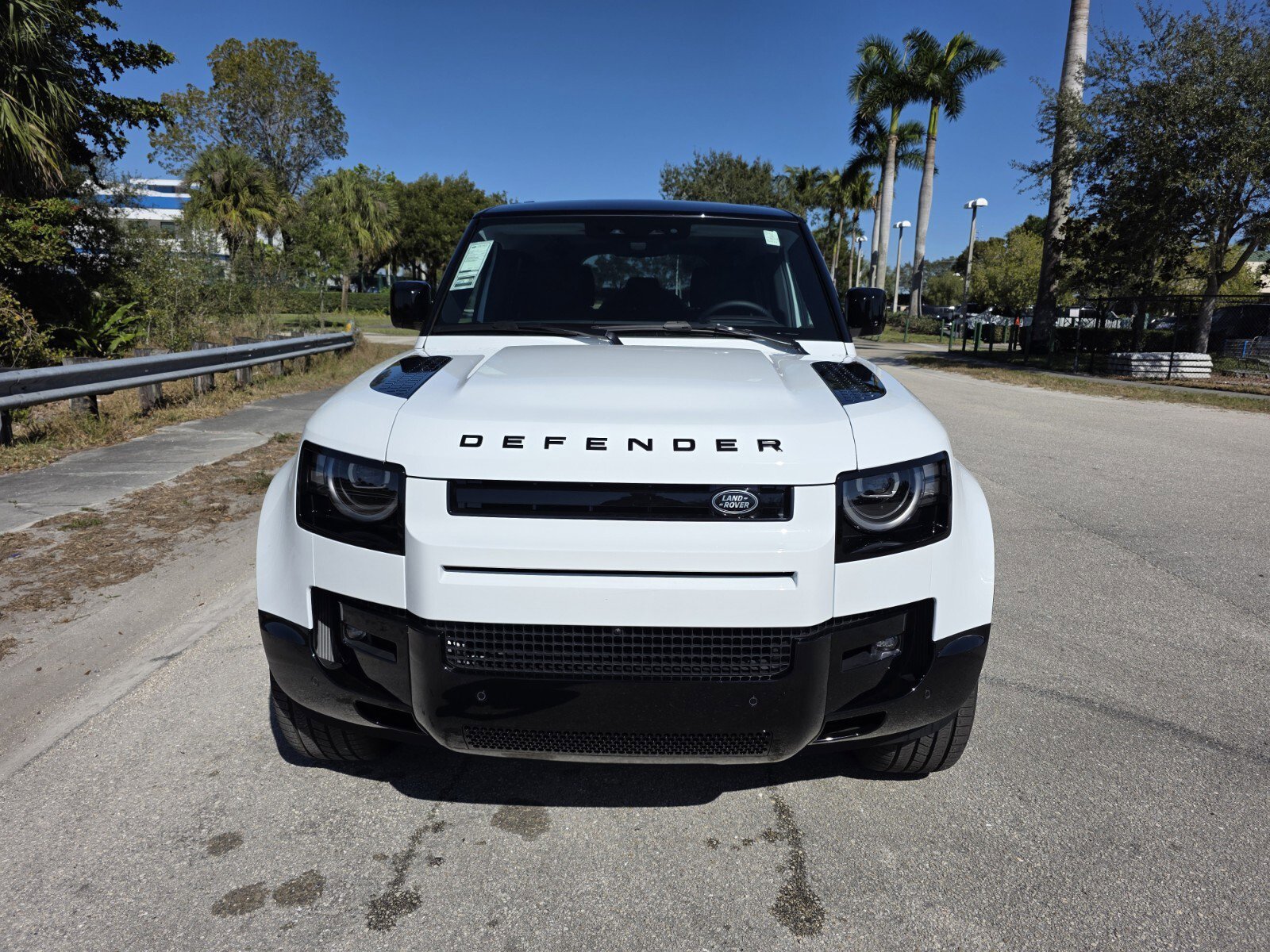 Used 2026 Fuji White Land Rover 110 P400 X-Dynamic SE image 8