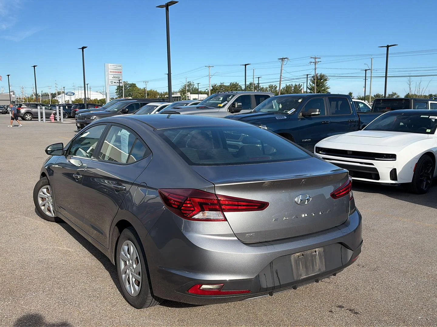 Used 2019 Machine Gray Hyundai SE image 3