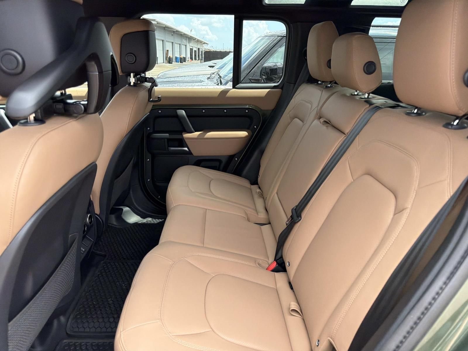 New 2026 Woolstone Green Land Rover X-Dynamic SE image 8