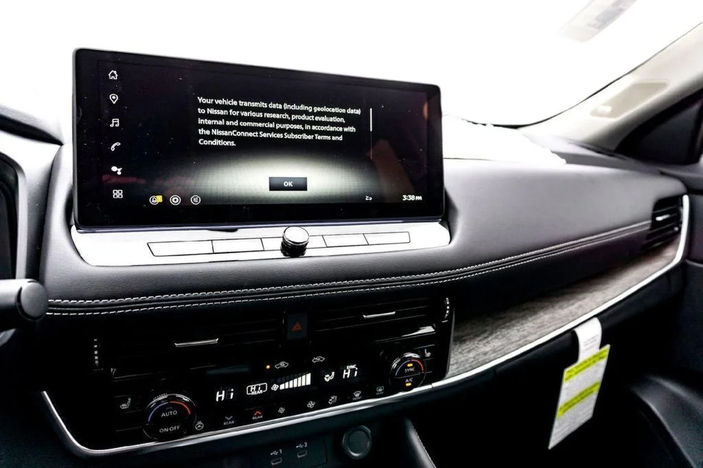 New 2026 Champagne Silver Metallic / Super Black Two-tone Nissan Platinum image 14