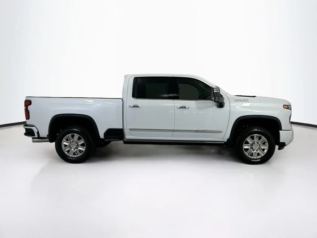 Used 2026 Polar White Chevrolet High Country image 4