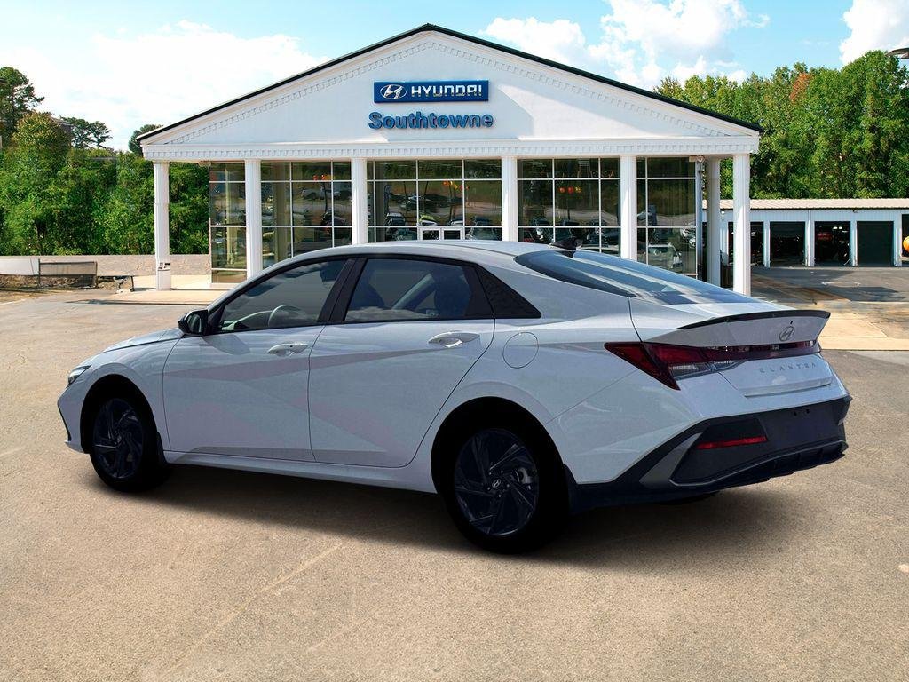 New 2026 White Hyundai SEL Sport Plus image 4