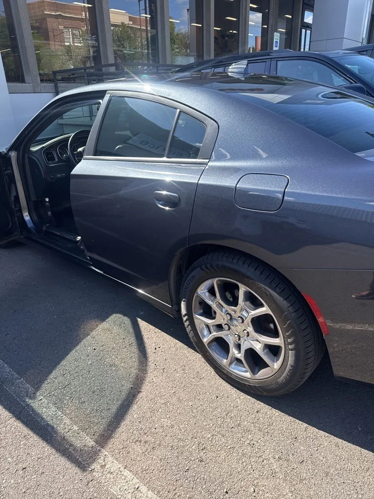 Used 2016 Gray Dodge SXT image 2