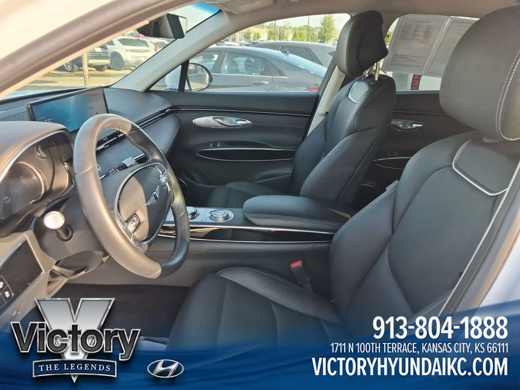 Used 2025 White Genesis 2.5T image 10