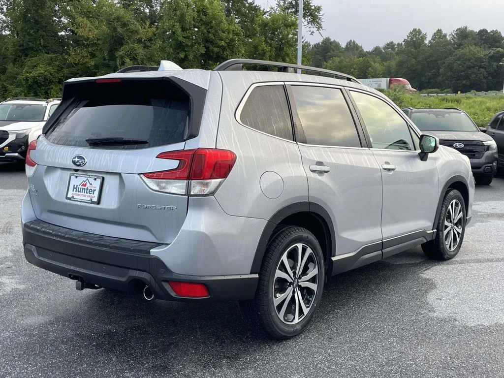 Used 2020 Ice Silver Metallic Subaru Limited image 30