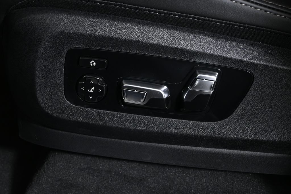 New 2026 Black Sapphire Metallic BMW xDrive40i image 27