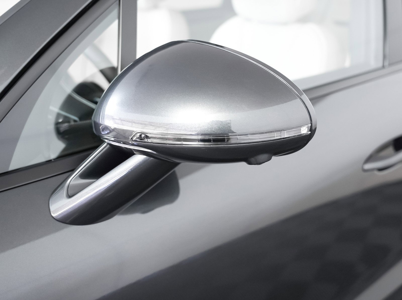 2026 Porsche Macan - Photo 26