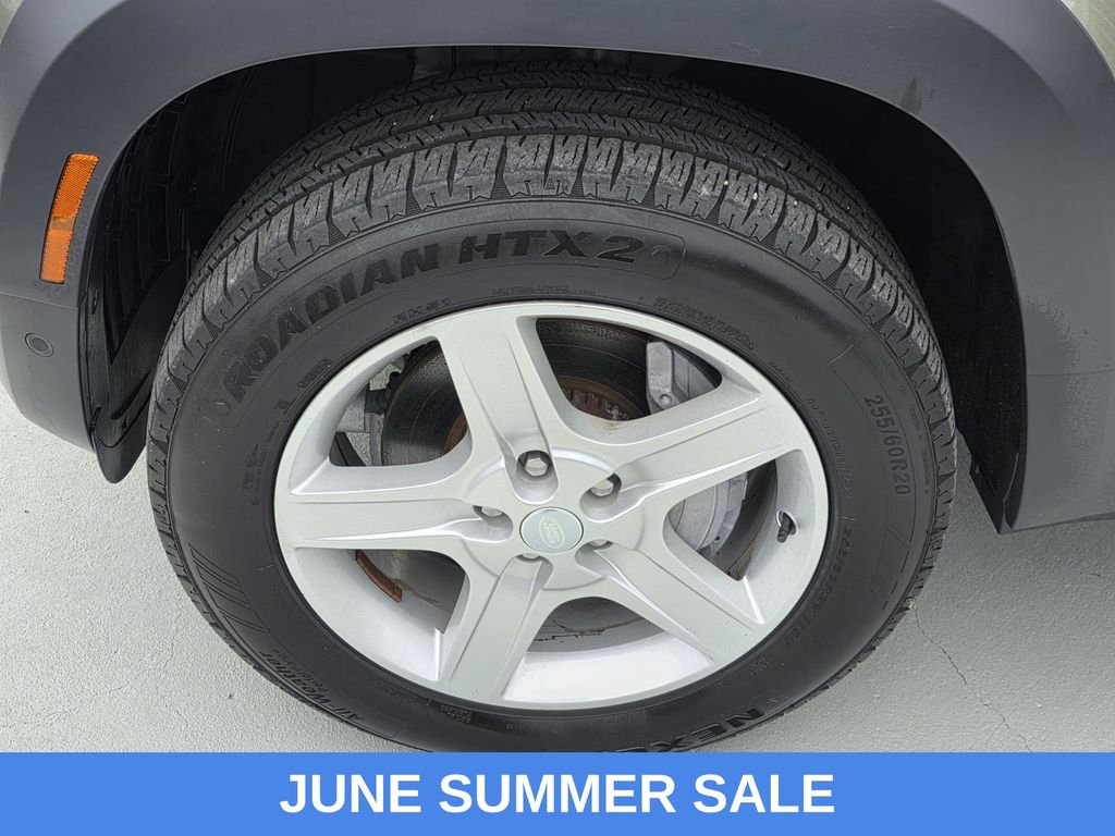 Used 2023 Green Land Rover SE image 41