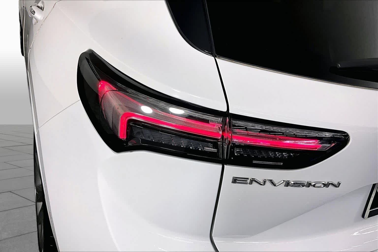 Used 2021 Summit White Buick Avenir image 28