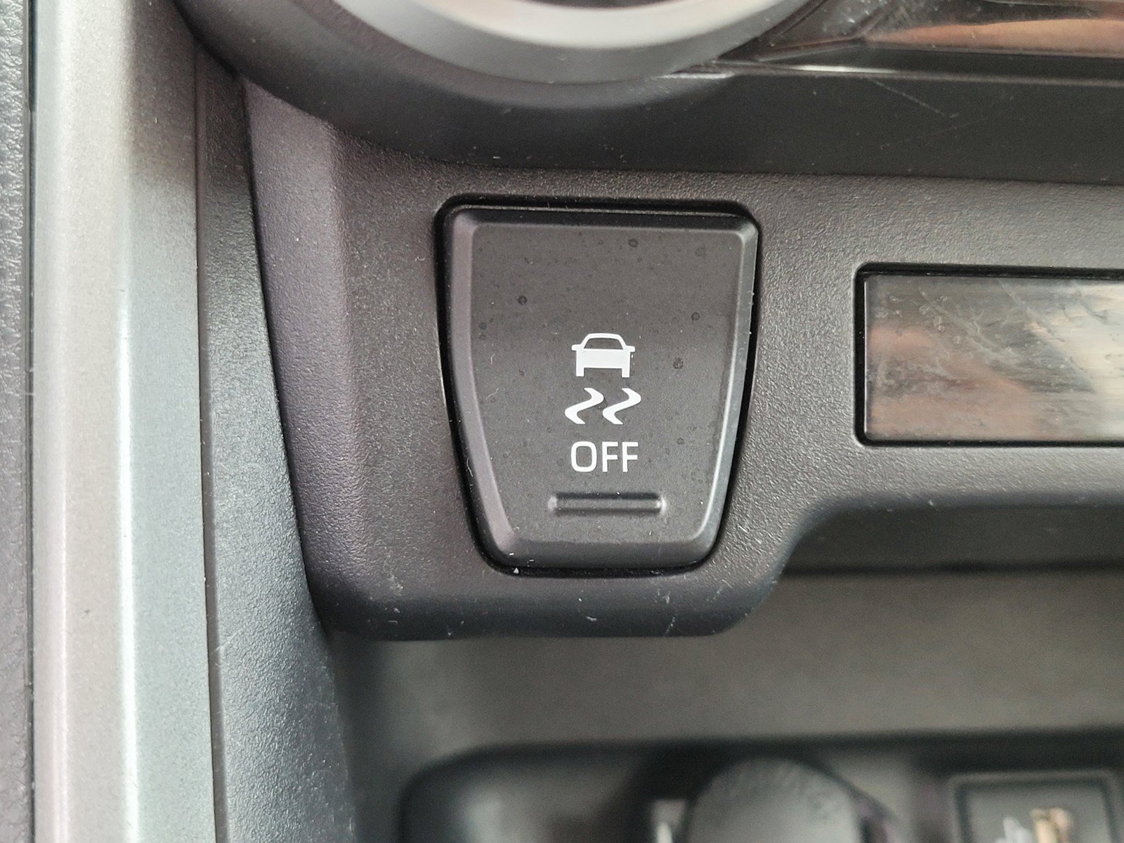 Used 2024  Toyota Hybrid LE image 22