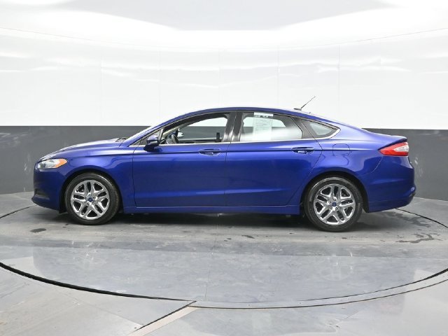 Used 2016 Blue Ford SE image 4