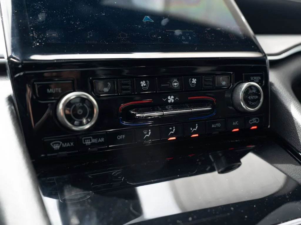 Used 2022 Silver Jeep Overland image 26