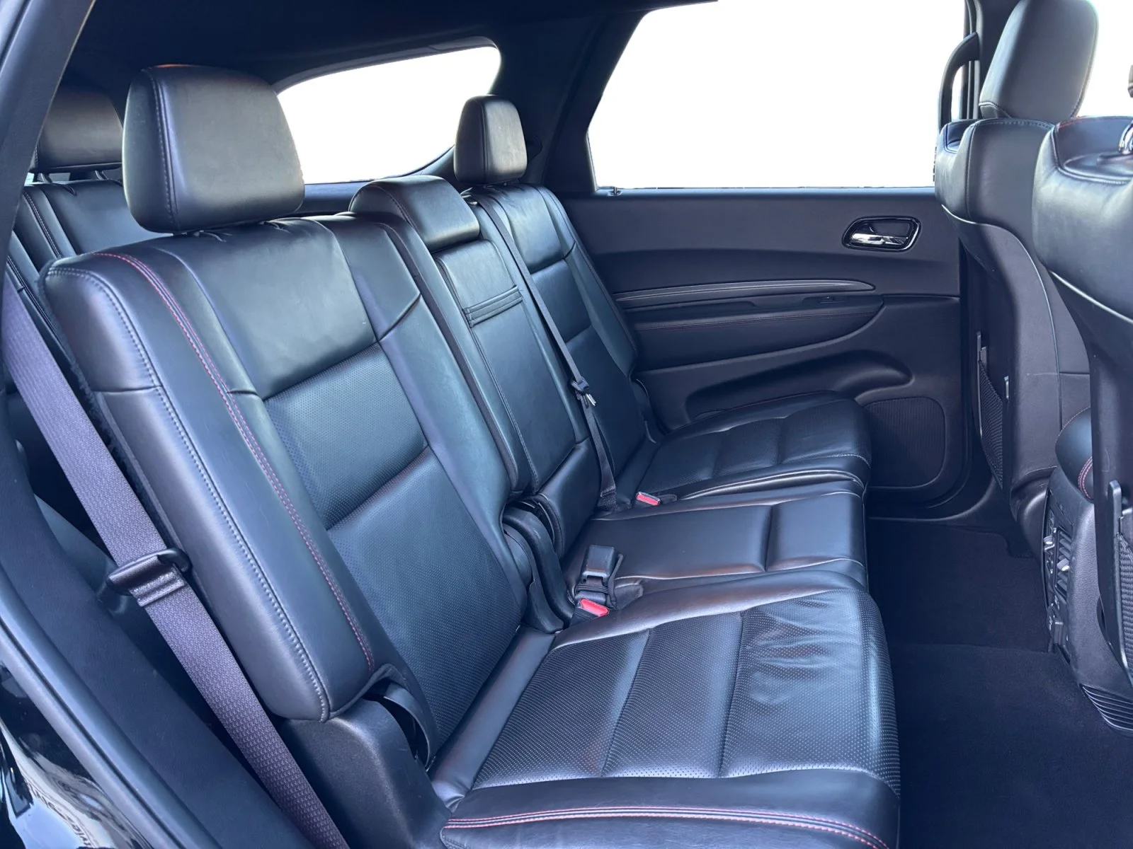 Used 2025 Diamond Black Crystal Pearl Dodge R/T image 18