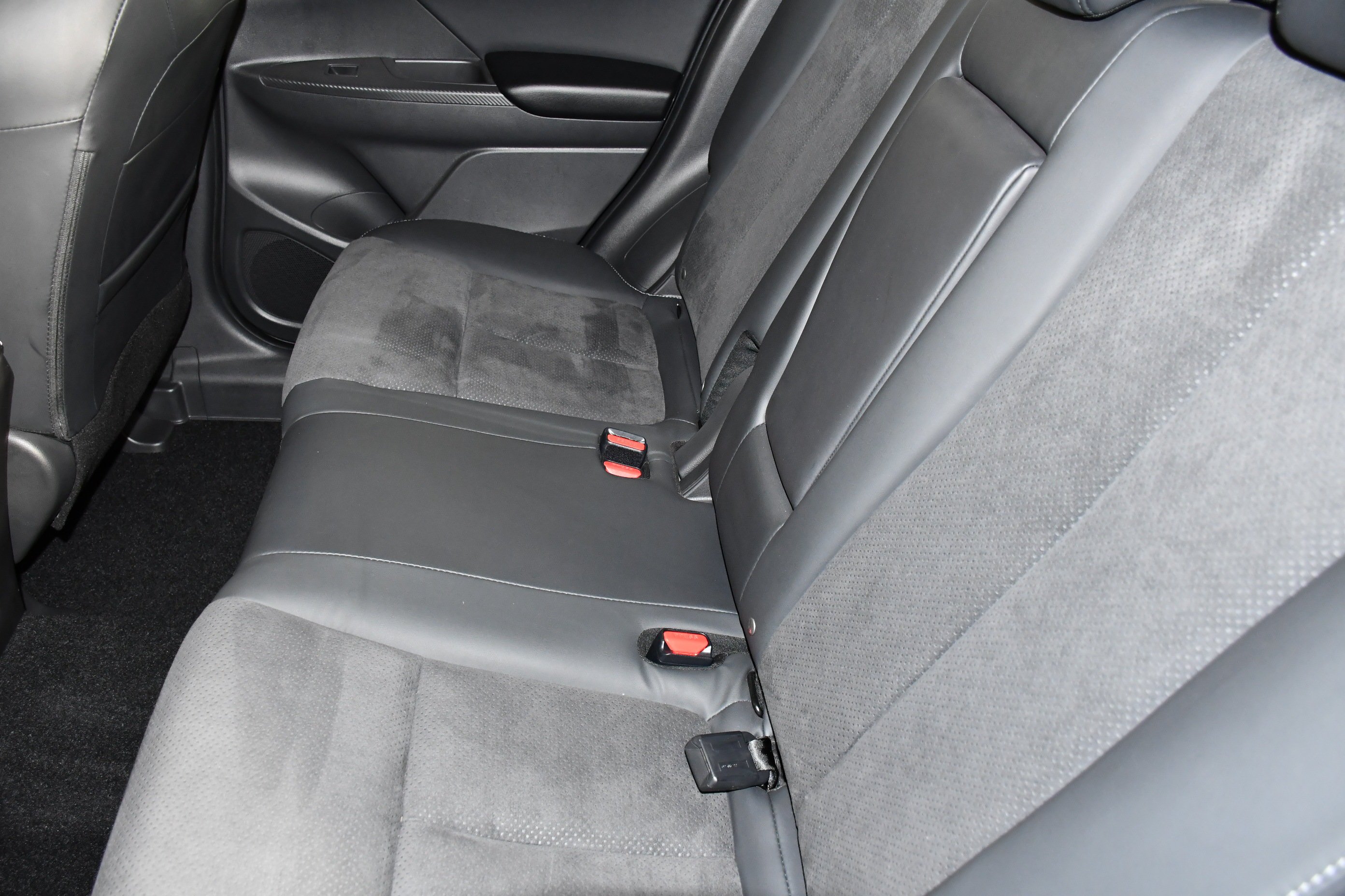 Used 2023 White Diamond Mitsubishi SE image 46